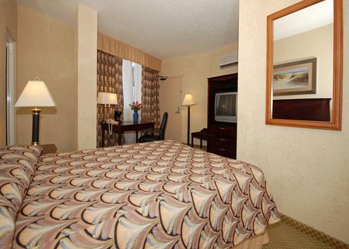 Comfort Inn San Juan bedroom
