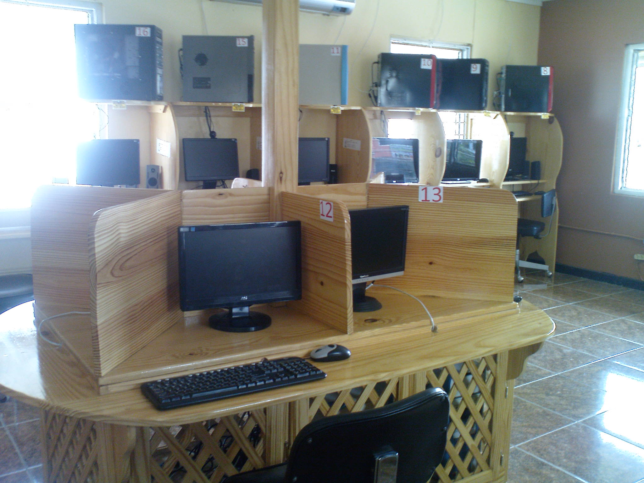 Flowers_internet _Cafe_Ocho_ Rios_ Jamaica_computer_station