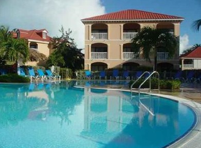 Le _Flamboyant_ Hotel _and_ Resort_pool