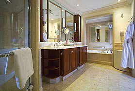 Luxury_Ocean_Room_Bathroom